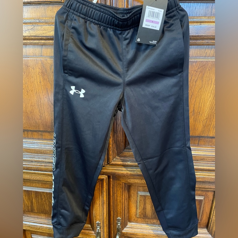NWT Boys Under Armour Joggers size 6